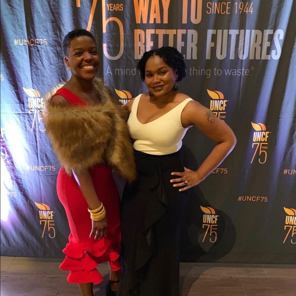 Meet your Posher, Tori - Picture 3 of 5